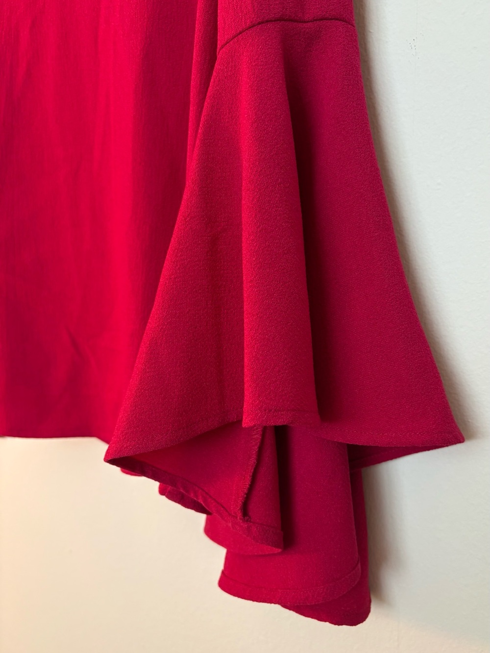 WAYF Women’s Ryan Choker Cutout Bell Sleeve Ruby Red Blouse Size 8 Sku#69 - Picture 3 of 11